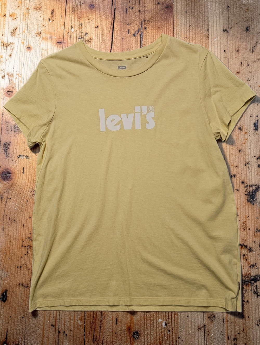 LEVI'S Yellow Logo Crewneck T-Shirt. Size M. Excellent Condition!